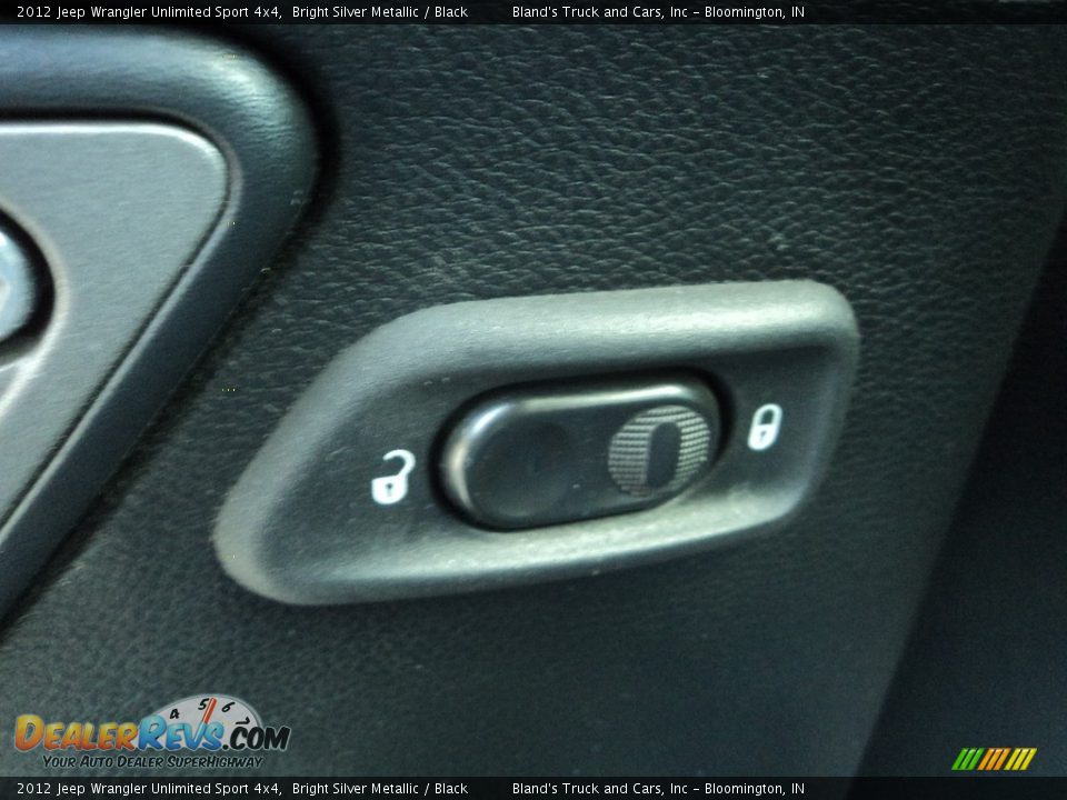 2012 Jeep Wrangler Unlimited Sport 4x4 Bright Silver Metallic / Black Photo #13