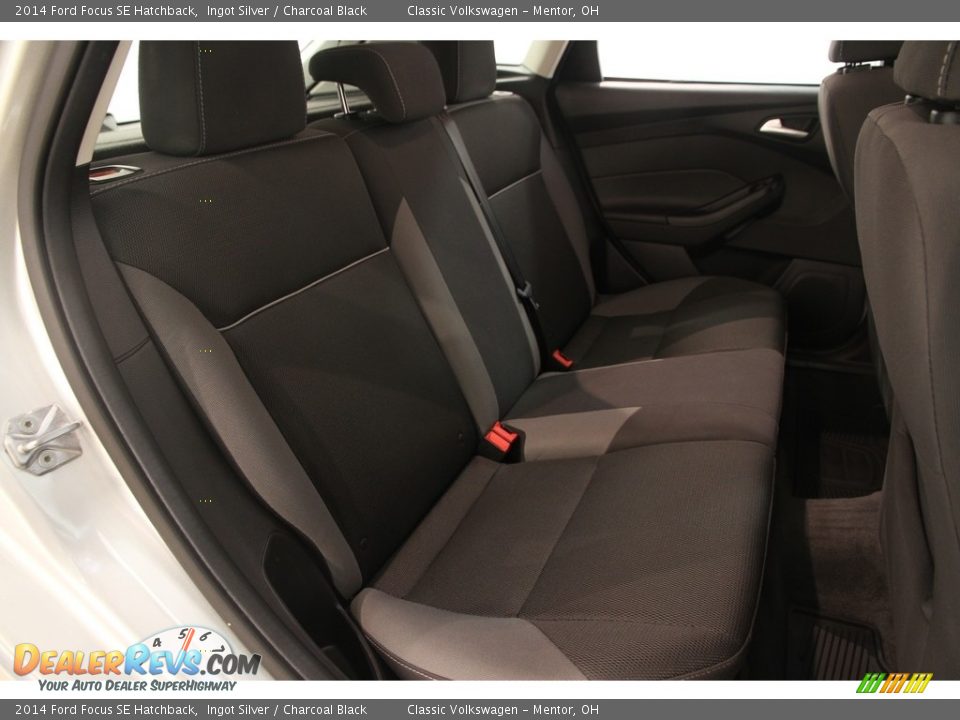 2014 Ford Focus SE Hatchback Ingot Silver / Charcoal Black Photo #15