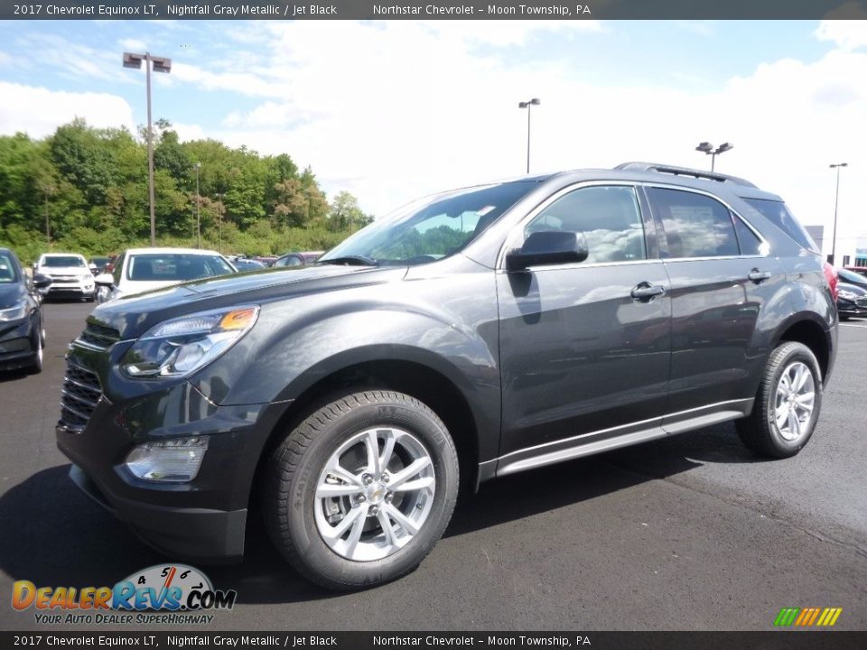 Front 3/4 View of 2017 Chevrolet Equinox LT Photo #1