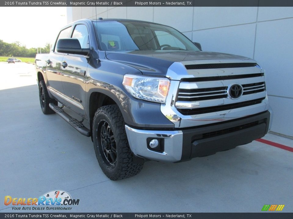 Front 3/4 View of 2016 Toyota Tundra TSS CrewMax Photo #2