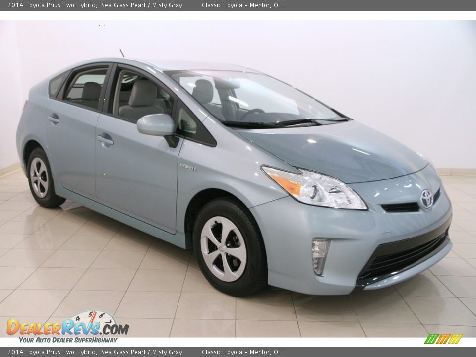 Front 3/4 View of 2014 Toyota Prius Two Hybrid Photo #1