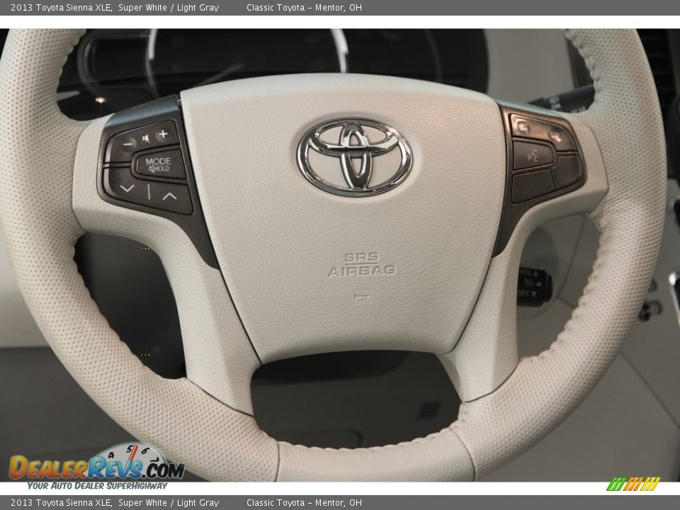 2013 Toyota Sienna XLE Super White / Light Gray Photo #7
