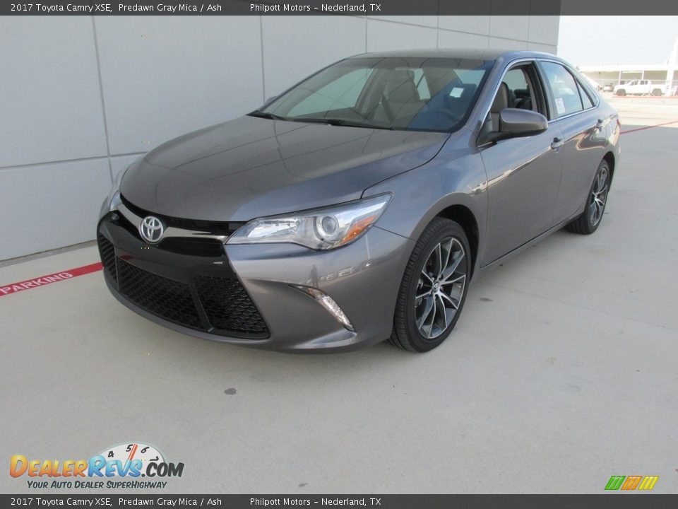 Front 3/4 View of 2017 Toyota Camry XSE Photo #7
