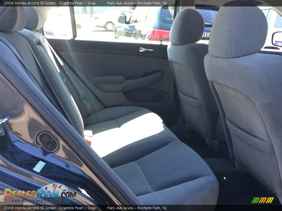 2006 Honda Accord SE Sedan Graphite Pearl / Gray Photo #24