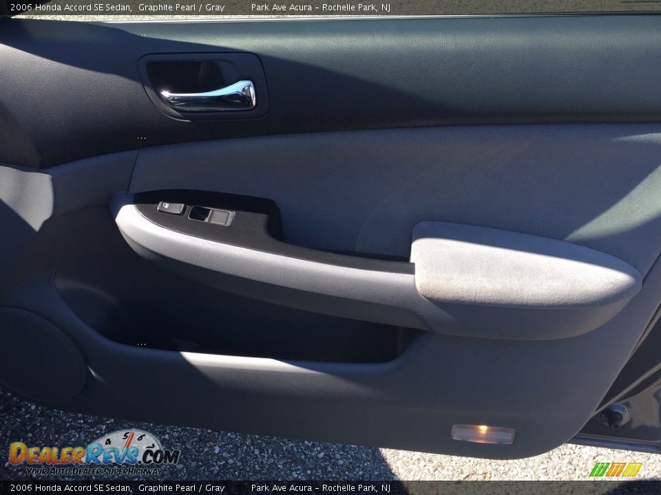 2006 Honda Accord SE Sedan Graphite Pearl / Gray Photo #25