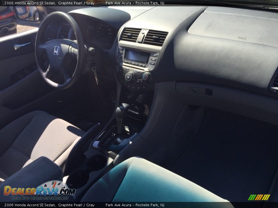 2006 Honda Accord SE Sedan Graphite Pearl / Gray Photo #26