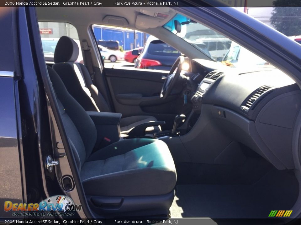2006 Honda Accord SE Sedan Graphite Pearl / Gray Photo #27