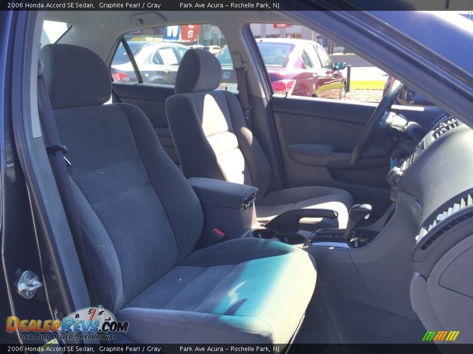 2006 Honda Accord SE Sedan Graphite Pearl / Gray Photo #28