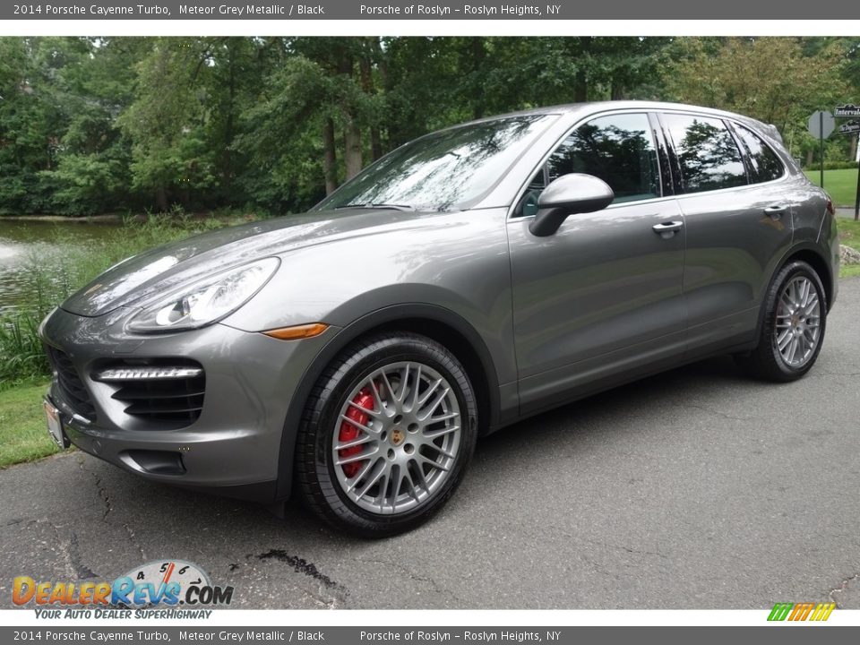 Front 3/4 View of 2014 Porsche Cayenne Turbo Photo #1