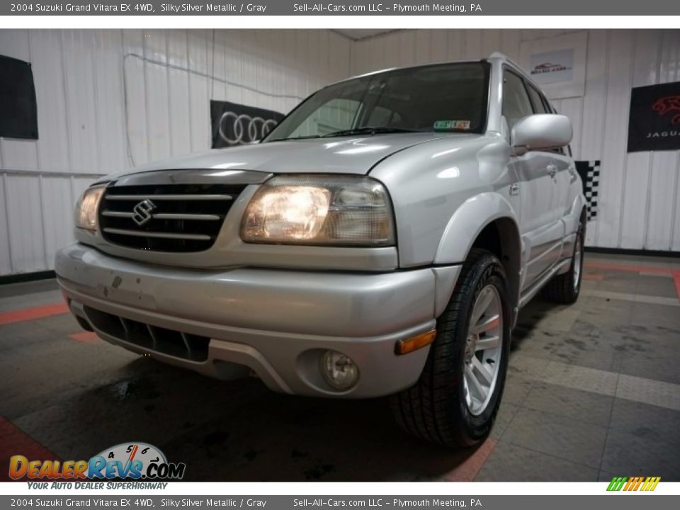 2004 Suzuki Grand Vitara EX 4WD Silky Silver Metallic / Gray Photo #3