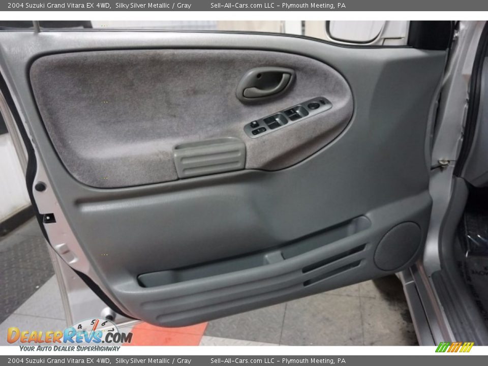 2004 Suzuki Grand Vitara EX 4WD Silky Silver Metallic / Gray Photo #12