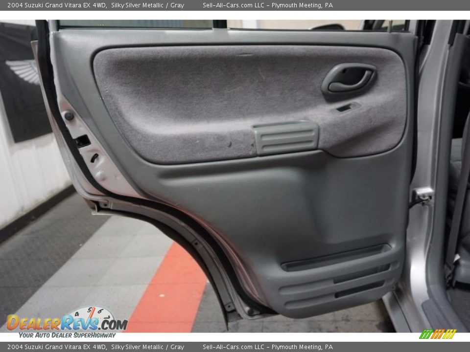 2004 Suzuki Grand Vitara EX 4WD Silky Silver Metallic / Gray Photo #15