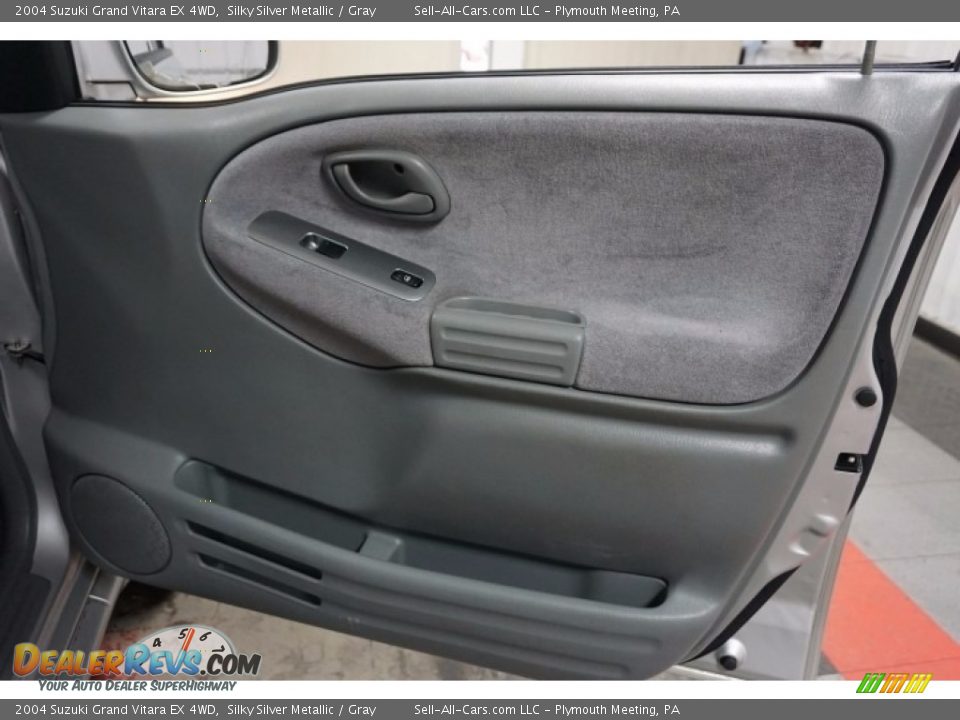 2004 Suzuki Grand Vitara EX 4WD Silky Silver Metallic / Gray Photo #17