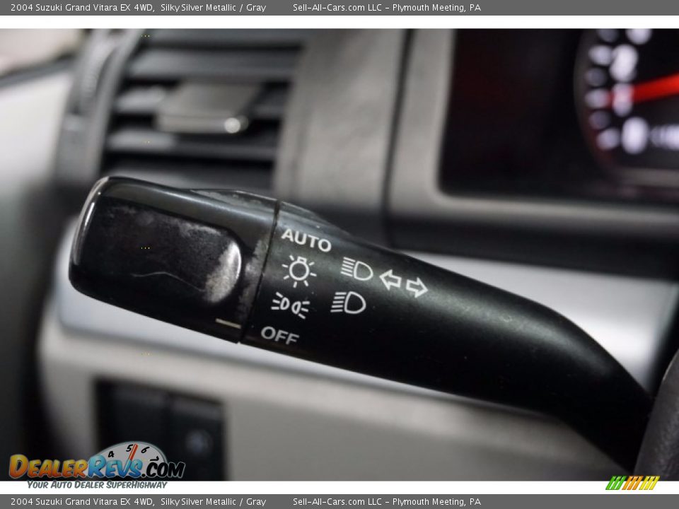 2004 Suzuki Grand Vitara EX 4WD Silky Silver Metallic / Gray Photo #29