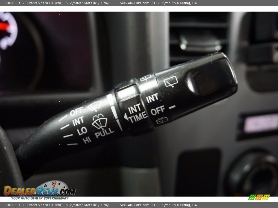 2004 Suzuki Grand Vitara EX 4WD Silky Silver Metallic / Gray Photo #30