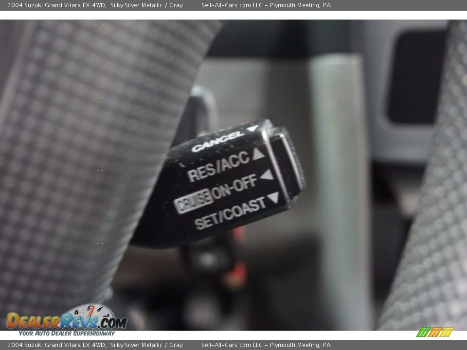 2004 Suzuki Grand Vitara EX 4WD Silky Silver Metallic / Gray Photo #31