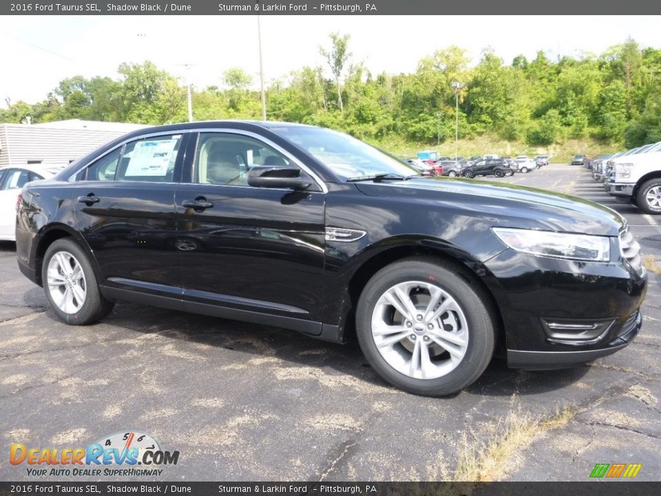 Front 3/4 View of 2016 Ford Taurus SEL Photo #1