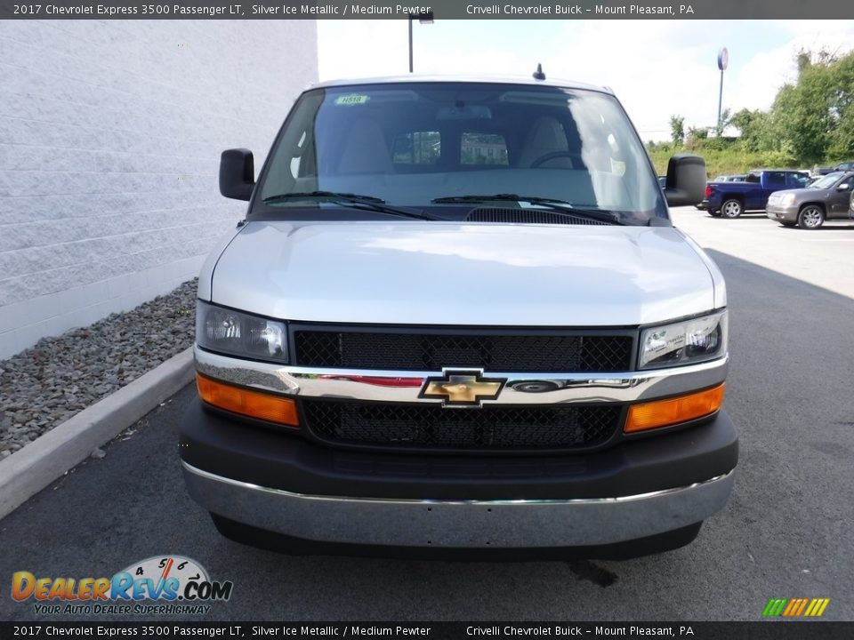 2017 Chevrolet Express 3500 Passenger LT Silver Ice Metallic / Medium Pewter Photo #4