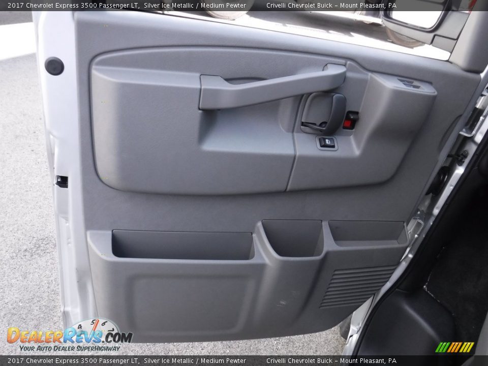 2017 Chevrolet Express 3500 Passenger LT Silver Ice Metallic / Medium Pewter Photo #8