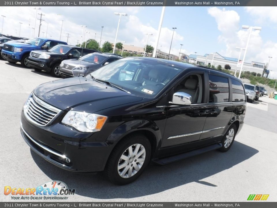 Front 3/4 View of 2011 Chrysler Town & Country Touring - L Photo #5