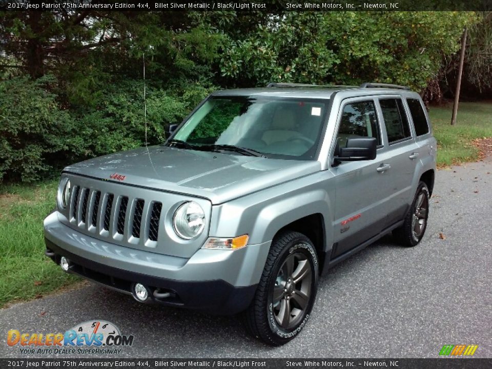 Front 3/4 View of 2017 Jeep Patriot 75th Anniversary Edition 4x4 Photo #2