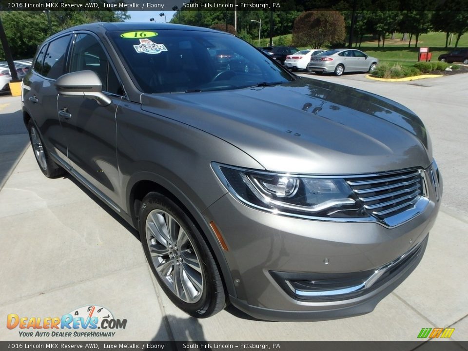 Front 3/4 View of 2016 Lincoln MKX Reserve AWD Photo #7