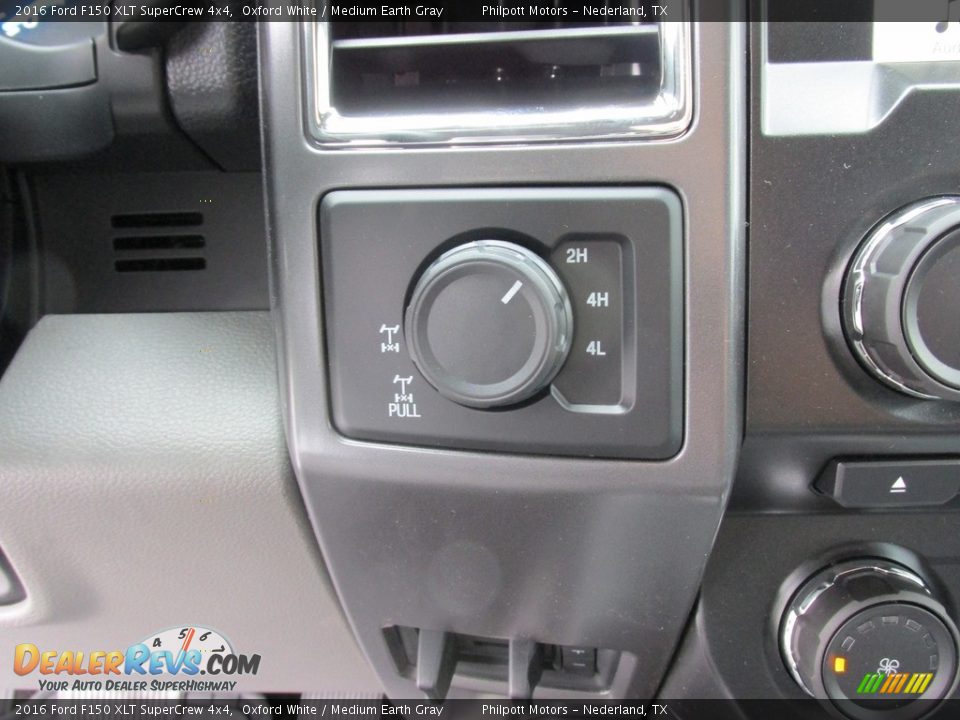 2016 Ford F150 XLT SuperCrew 4x4 Oxford White / Medium Earth Gray Photo #30
