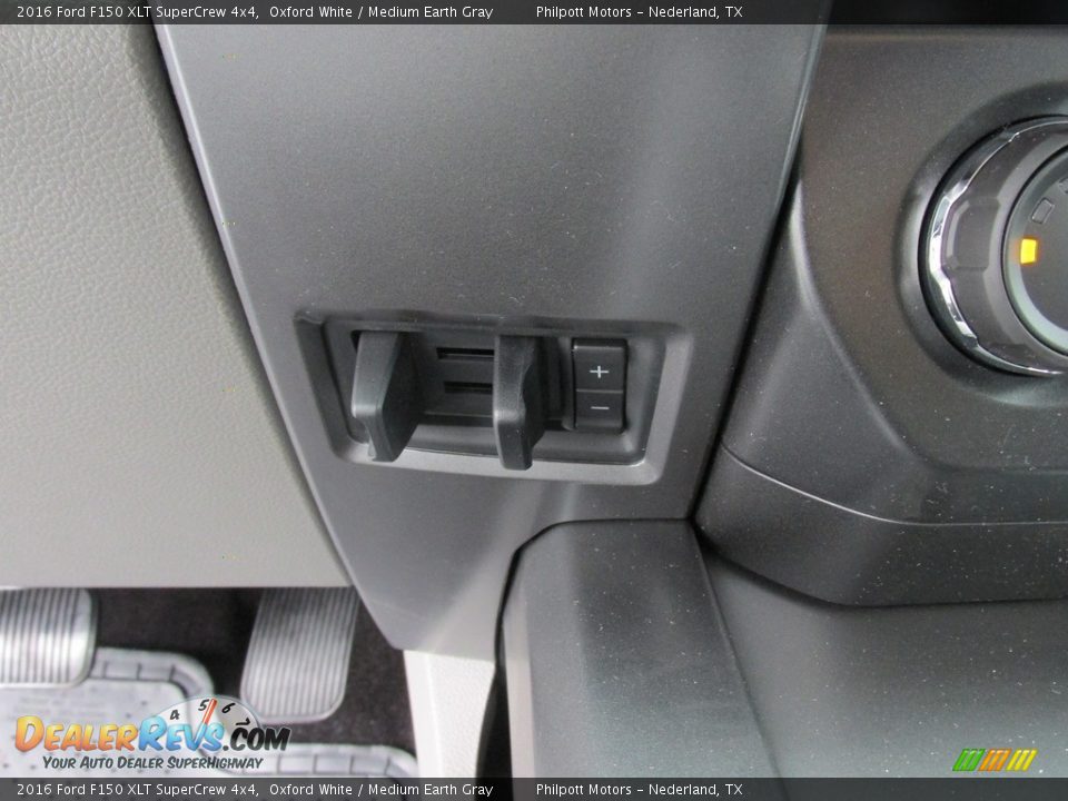 2016 Ford F150 XLT SuperCrew 4x4 Oxford White / Medium Earth Gray Photo #31