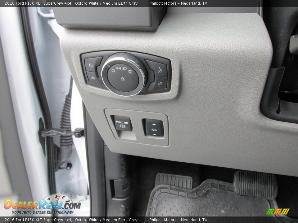 2016 Ford F150 XLT SuperCrew 4x4 Oxford White / Medium Earth Gray Photo #34