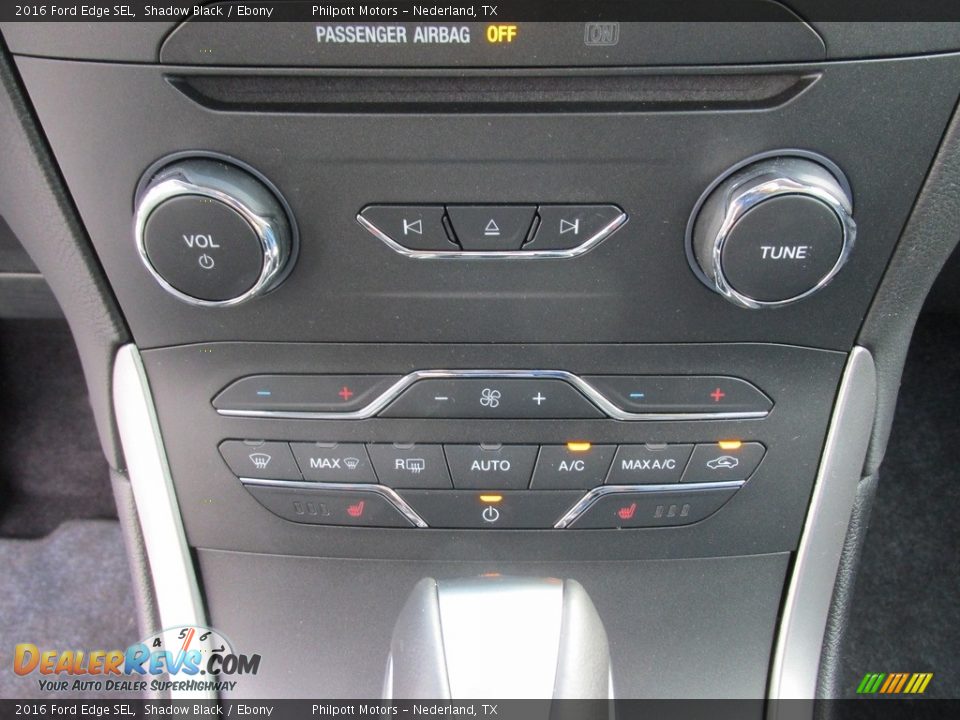 Controls of 2016 Ford Edge SEL Photo #27