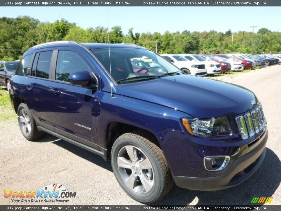 Front 3/4 View of 2017 Jeep Compass High Altitude 4x4 Photo #12