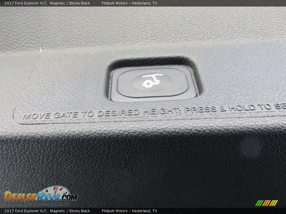 2017 Ford Explorer XLT Magnetic / Ebony Black Photo #17