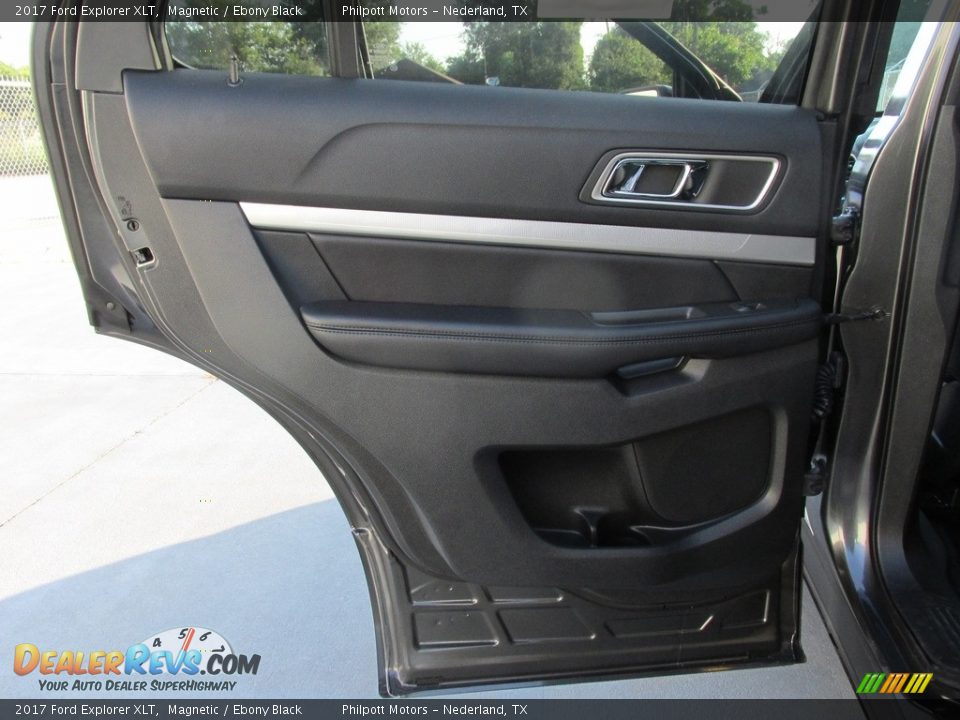 2017 Ford Explorer XLT Magnetic / Ebony Black Photo #18