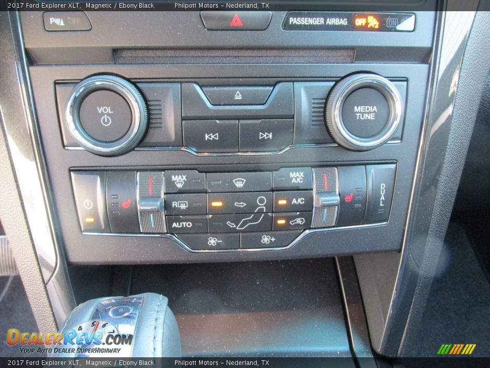 2017 Ford Explorer XLT Magnetic / Ebony Black Photo #27