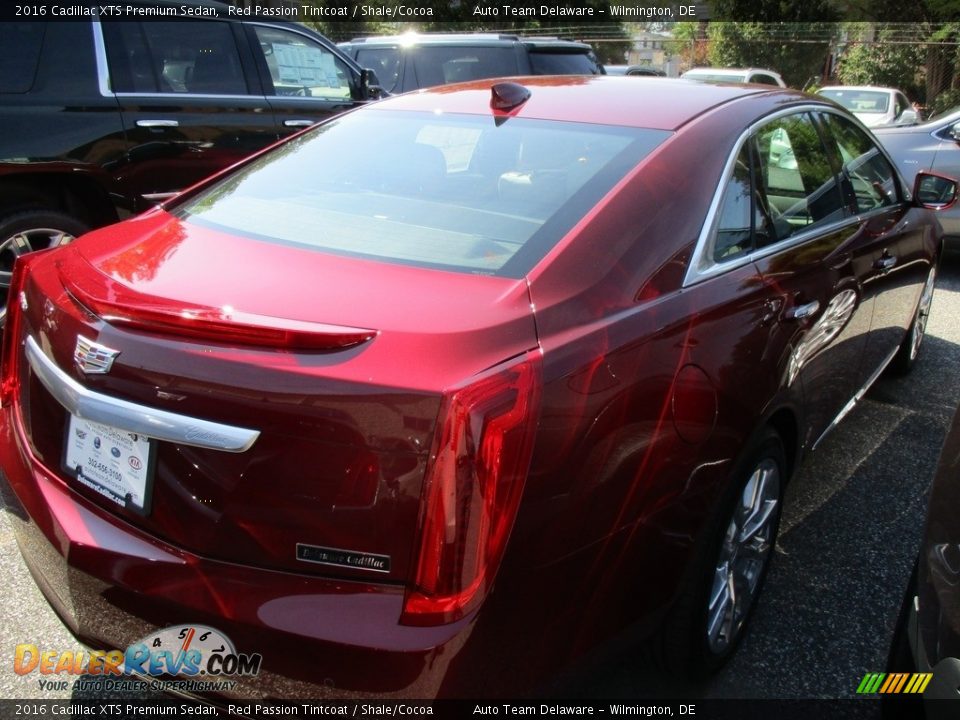 2016 Cadillac XTS Premium Sedan Red Passion Tintcoat / Shale/Cocoa Photo #5