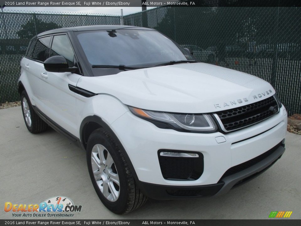 Front 3/4 View of 2016 Land Rover Range Rover Evoque SE Photo #5