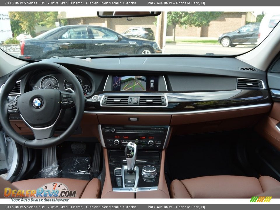 Dashboard of 2016 BMW 5 Series 535i xDrive Gran Turismo Photo #14