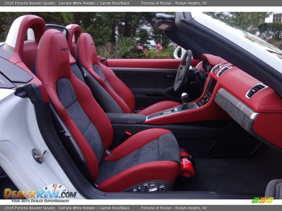 Front Seat of 2016 Porsche Boxster Spyder Photo #16