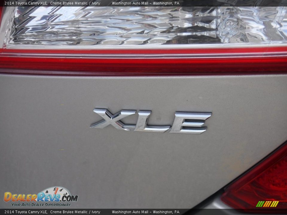 2014 Toyota Camry XLE Creme Brulee Metallic / Ivory Photo #10