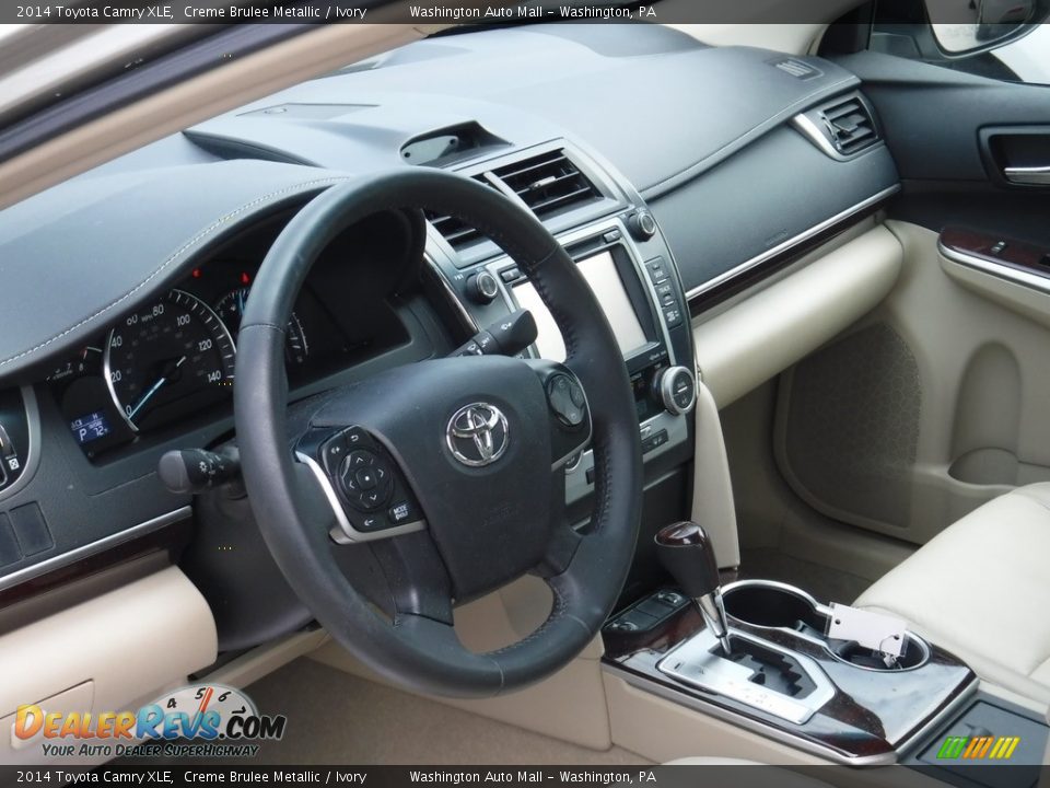 2014 Toyota Camry XLE Creme Brulee Metallic / Ivory Photo #13