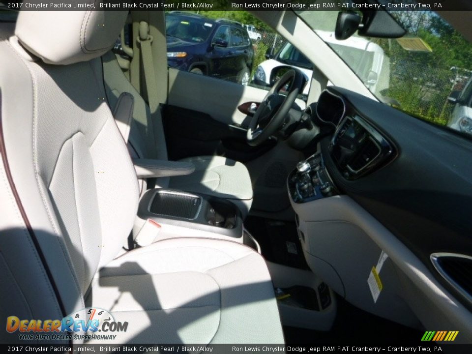 2017 Chrysler Pacifica Limited Brilliant Black Crystal Pearl / Black/Alloy Photo #8