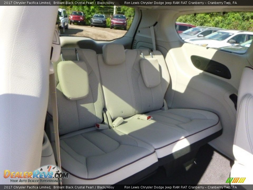 2017 Chrysler Pacifica Limited Brilliant Black Crystal Pearl / Black/Alloy Photo #10