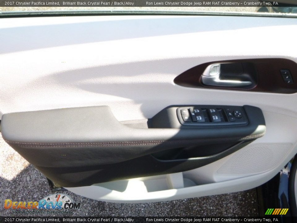 2017 Chrysler Pacifica Limited Brilliant Black Crystal Pearl / Black/Alloy Photo #15
