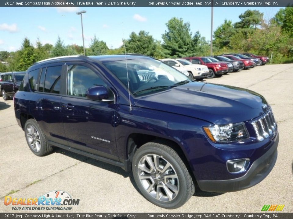 Front 3/4 View of 2017 Jeep Compass High Altitude 4x4 Photo #12