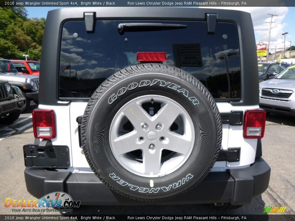 2016 Jeep Wrangler Unlimited Sport 4x4 Bright White / Black Photo #4