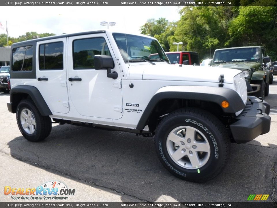 2016 Jeep Wrangler Unlimited Sport 4x4 Bright White / Black Photo #8