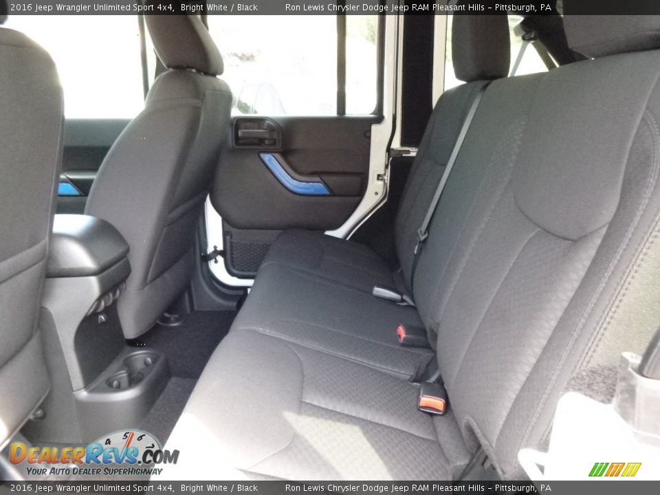 2016 Jeep Wrangler Unlimited Sport 4x4 Bright White / Black Photo #12