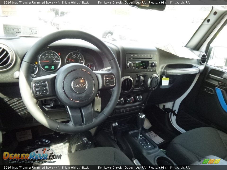 2016 Jeep Wrangler Unlimited Sport 4x4 Bright White / Black Photo #13