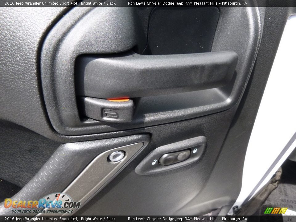 2016 Jeep Wrangler Unlimited Sport 4x4 Bright White / Black Photo #14