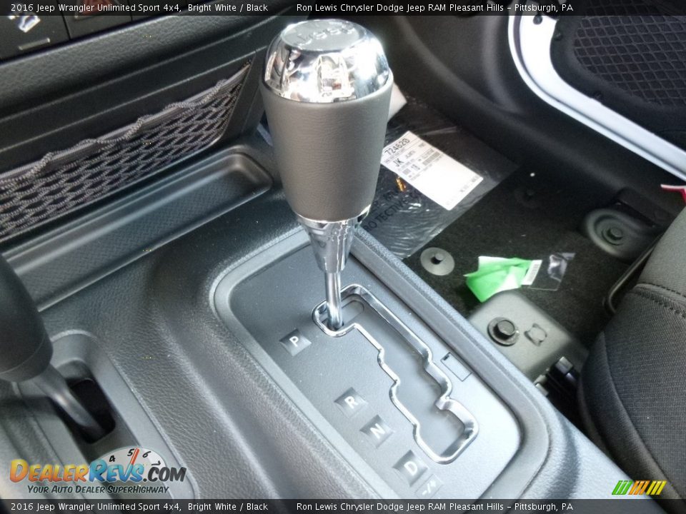 2016 Jeep Wrangler Unlimited Sport 4x4 Bright White / Black Photo #17